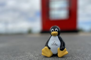 Wanderlust Meets the Feed: How Social Media Shapes Modern Travel 🐧